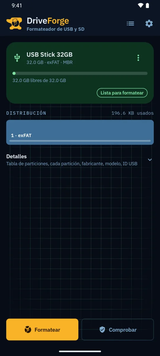 Captura de DriveForge: una memoria USB de 32 GB en la pantalla de inicio, lista para formatear, con su distribución exFAT y los botones Formatear esta unidad y Comprobar
